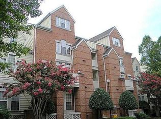 1334 Garden Wall Cir #406, Reston, VA 20194