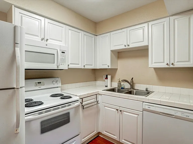 6955 Alvarado Rd — Photo 16
