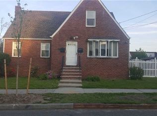 13905 253rd St, Jamaica, NY 11422