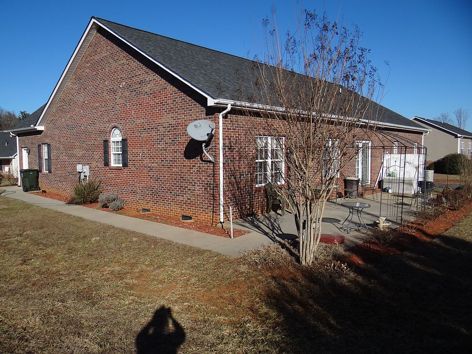 1st image of 112 Whitehall Ln