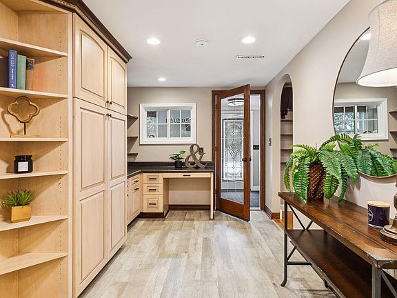 5th image of 709 Riverside Dr N