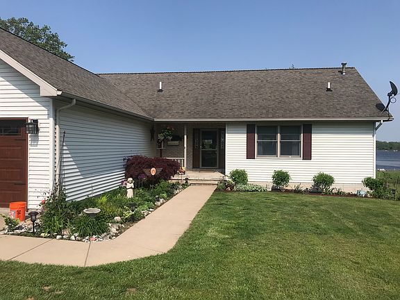 3rd image of 1011 Essex Dr