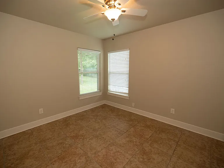 231 N Guilford Dr — Photo 19
