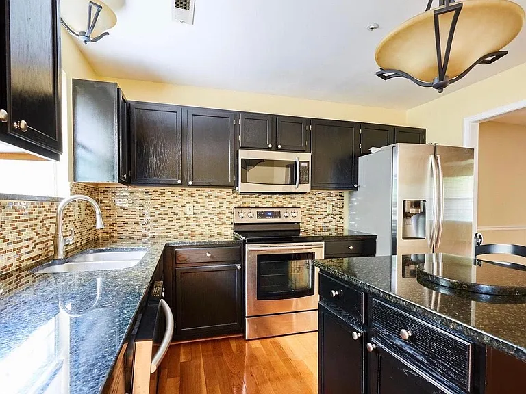 121 Langdon Farm Cir — Photo 3