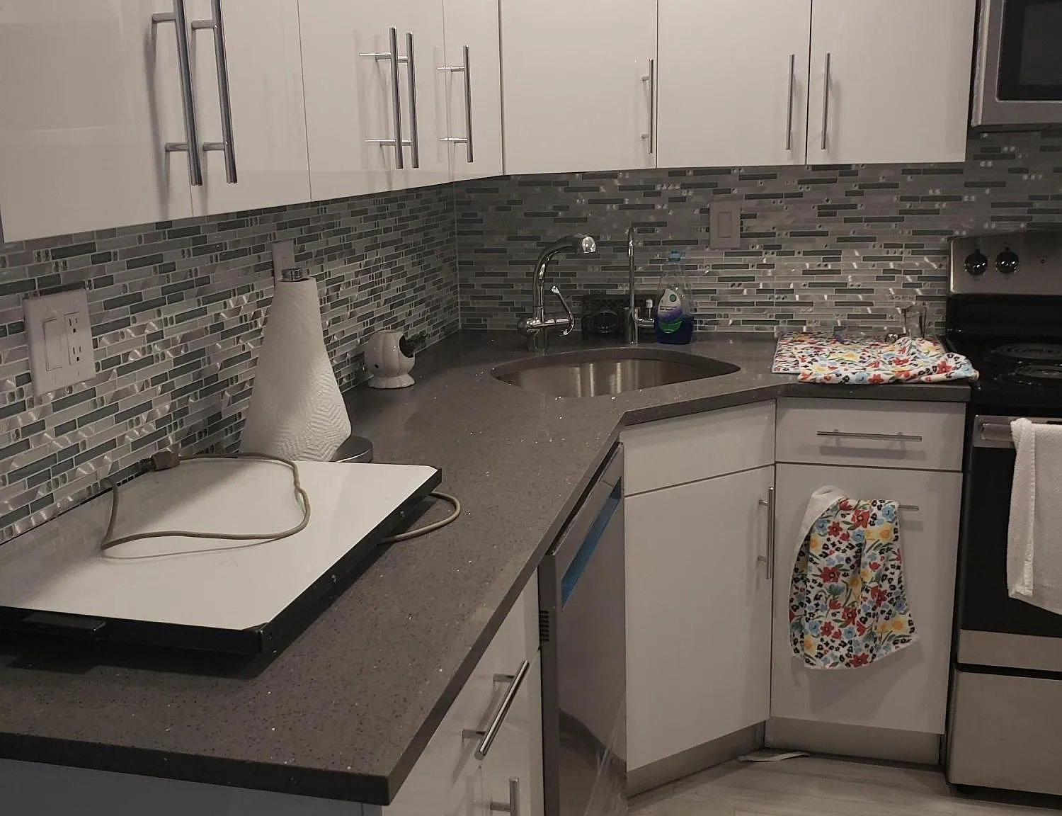 3 bed, 1458 sqft, $2,300 — Photo 2