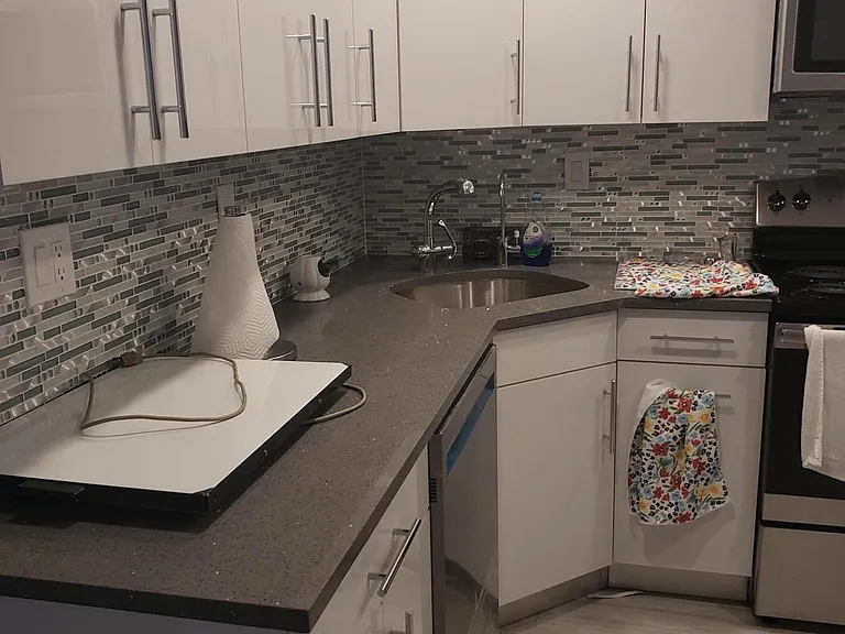 14 Cedar Ave — Photo 2