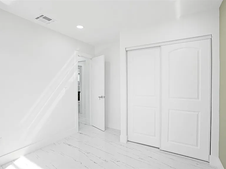 1437 SW 1st Ave — Photo 14