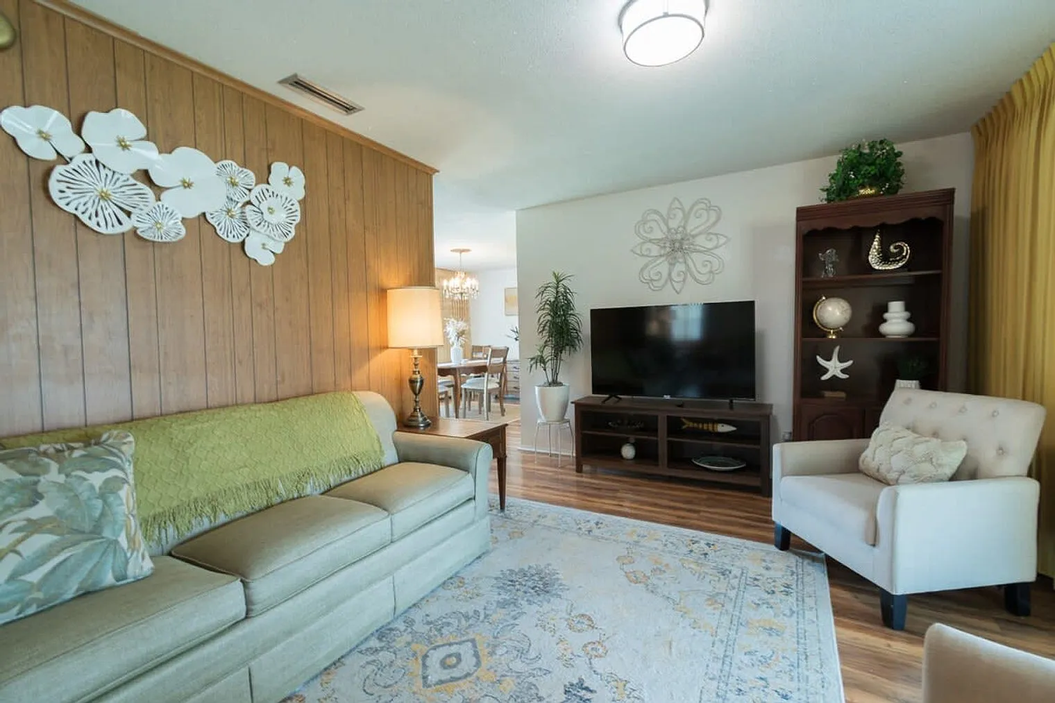 4 bed, 2.0 bath, $4,173 — Photo 2