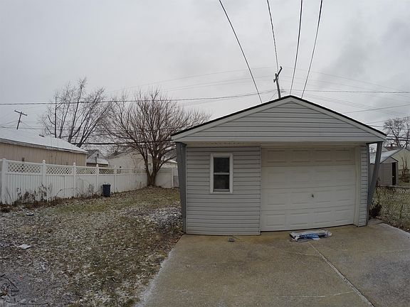 1 Car Garage