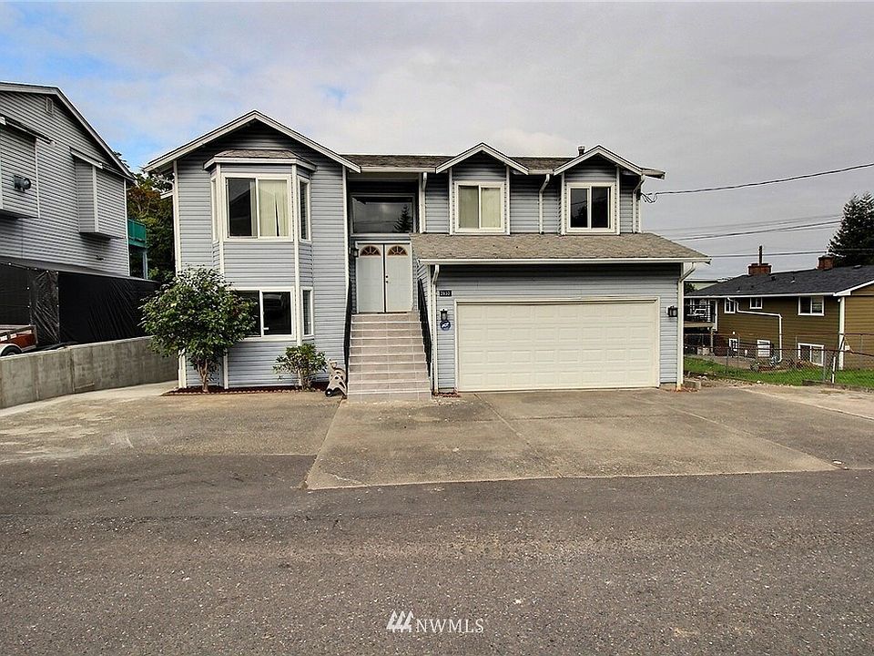 Double door entry leads you to luxury vinyl plank floor landing, staircase and throughout. Also easier to move in!