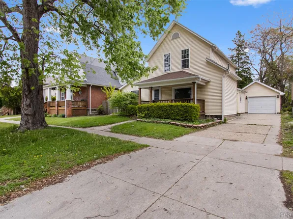 1914 10th St, Port Huron, MI 48060
