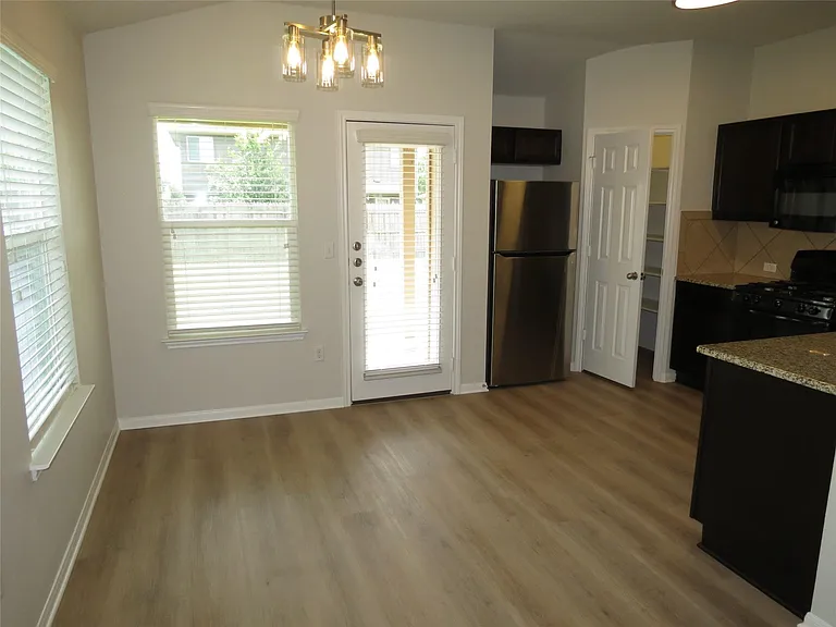 375 Musgrav — Photo 7