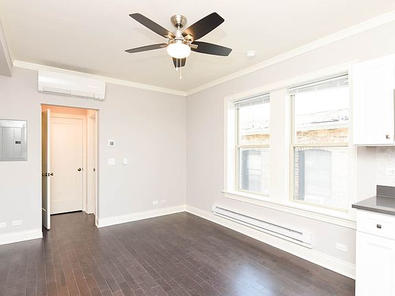 5th image of 640 W Wrightwood Ave APT 406