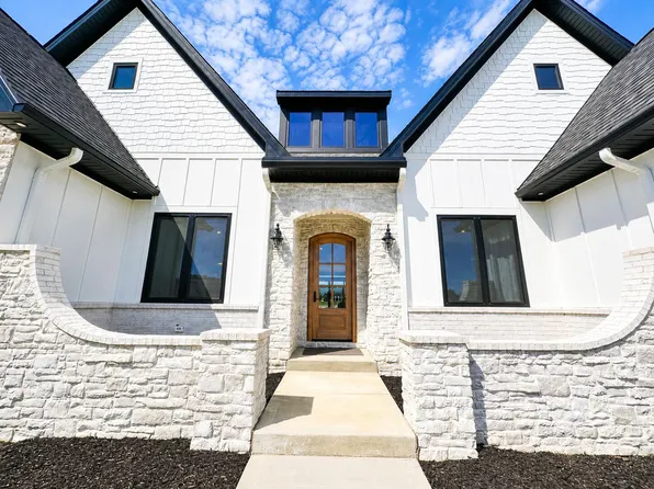 9034 York Crest Dr, Saline, MI 48176
