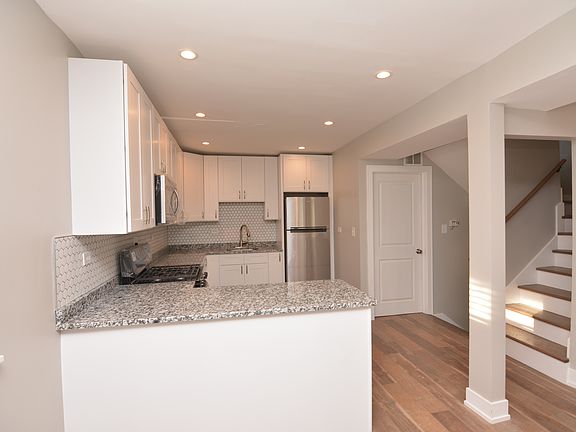 4th image of 1137 W 17th St #1RRB