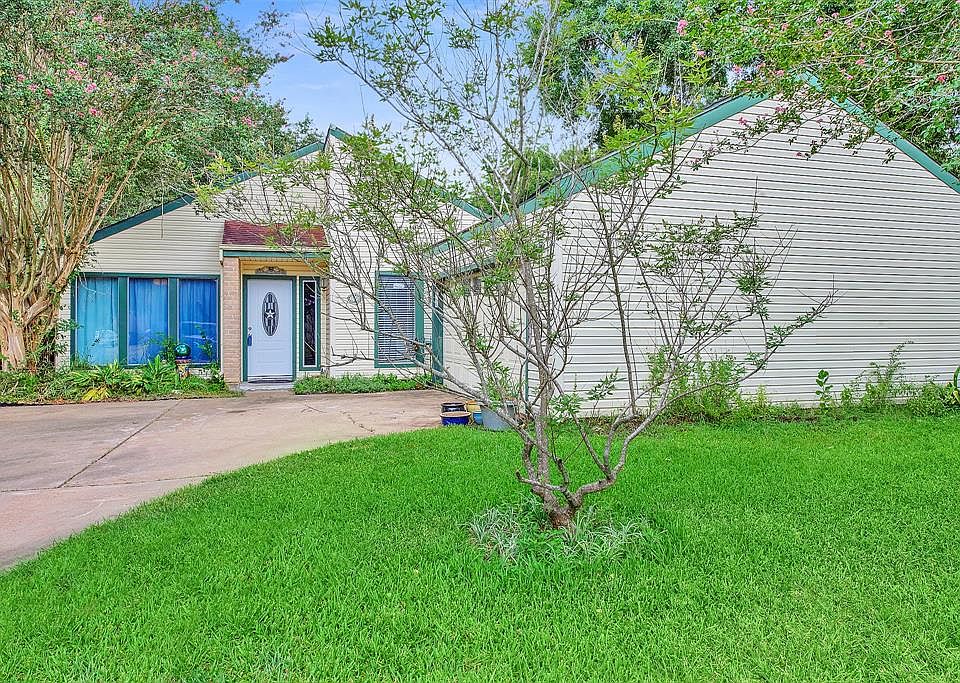 1st image of 15830 Fern Basin Dr