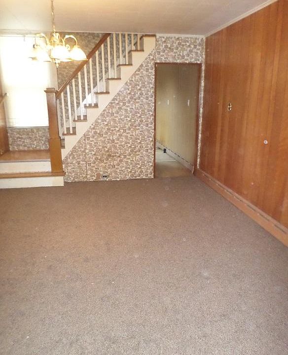 2nd image of 107 W South St