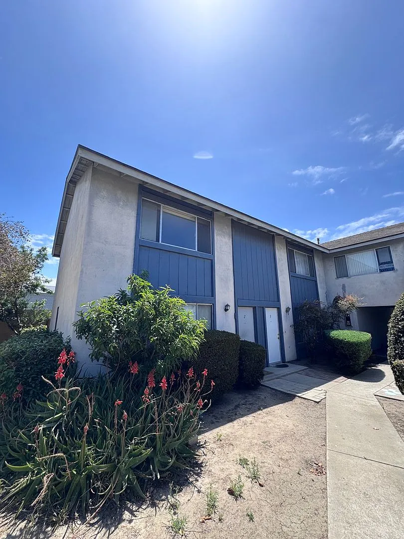 2 Bedroom 1.5 Bath Attached unit available — Photo 2