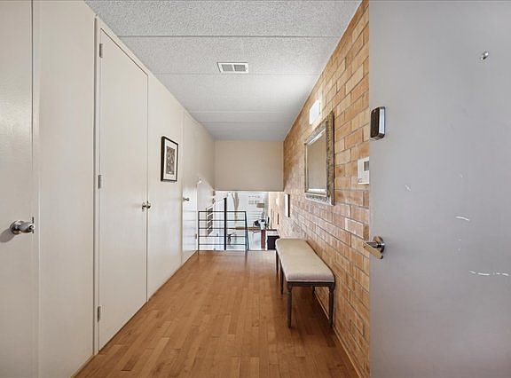 3rd image of 630 Vernon Ave APT 2