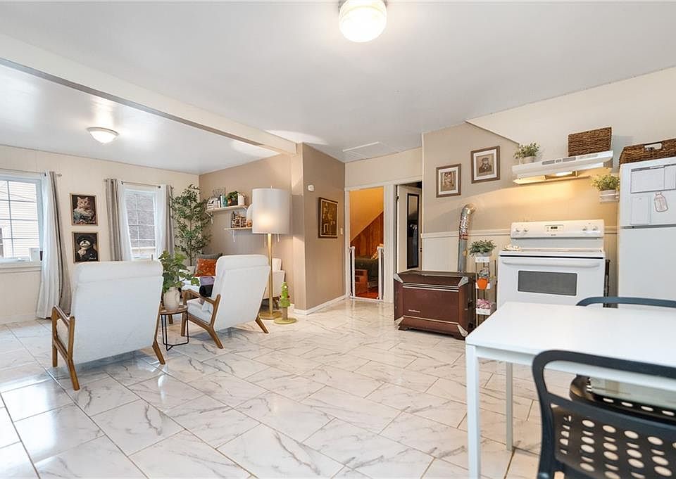 1st image of 518 Lonsdale Ave