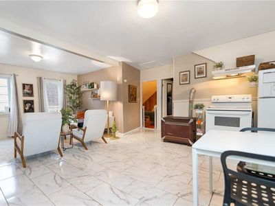 518 Lonsdale Ave, Pawtucket, RI, 02860