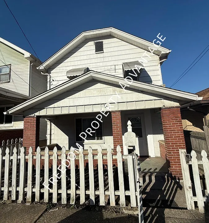 1002 Indiana Ave