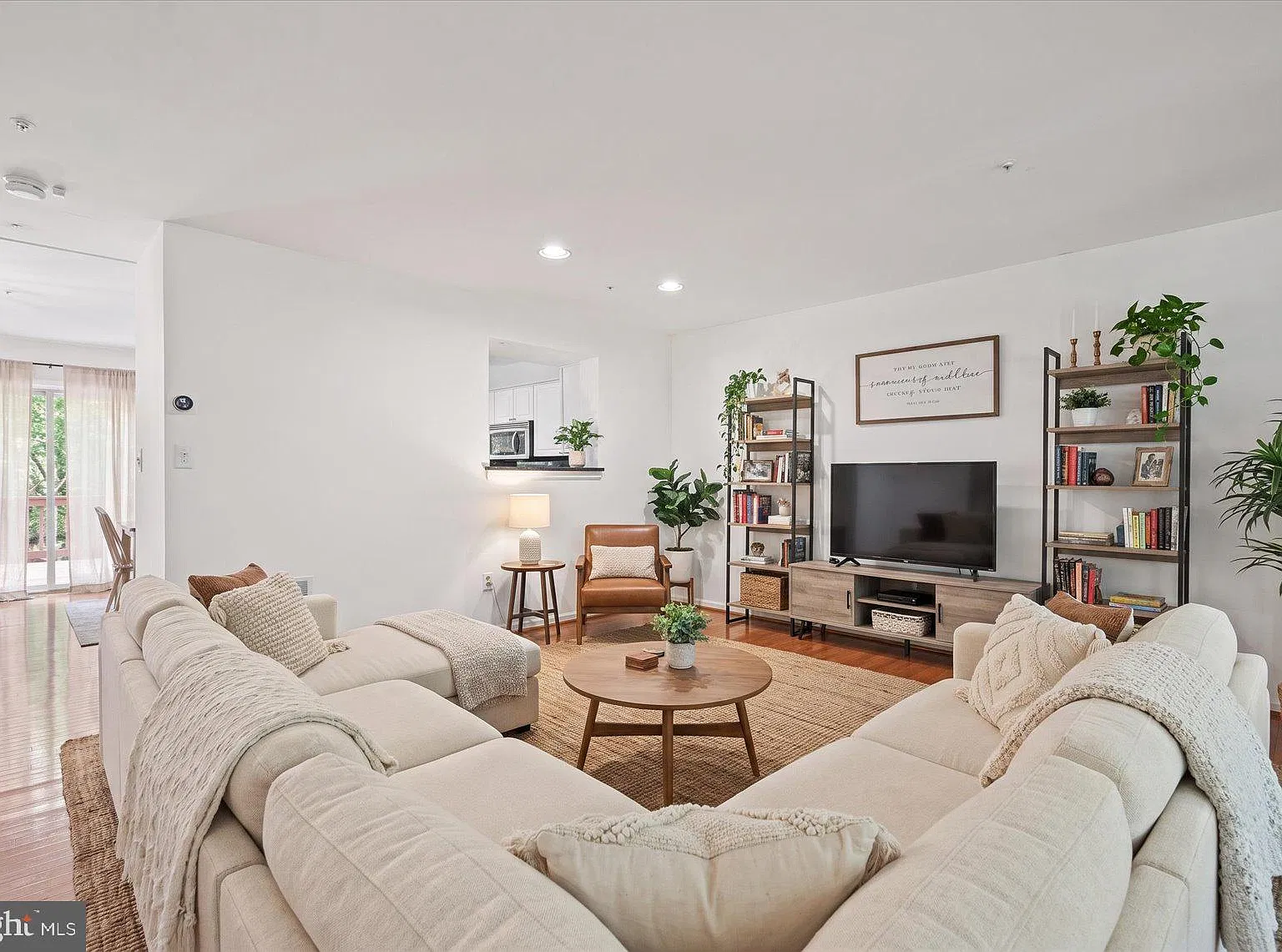 3 bed, 2.5 bath, 1820 sqft, $3,000 — Photo 4
