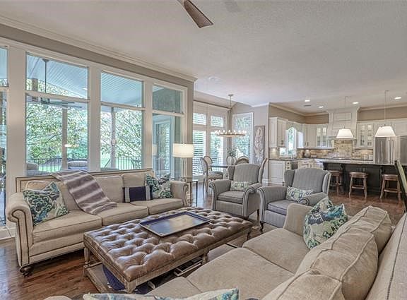 4th image of 14102 Manor Dr
