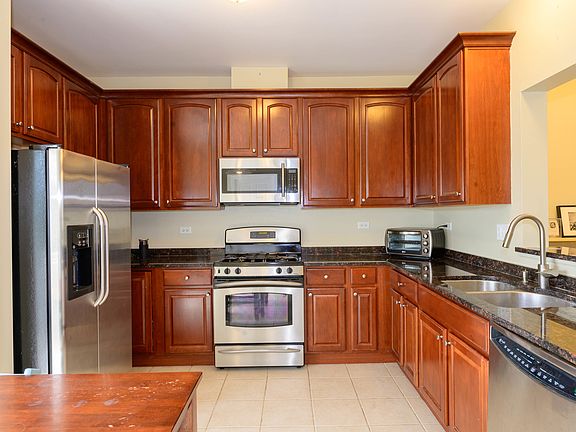 5th image of 1141 N Claremont Dr