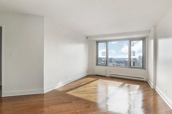 Rented by Area New York | media 12