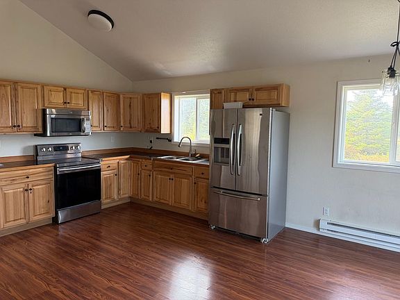 5th image of 33665 Birch St