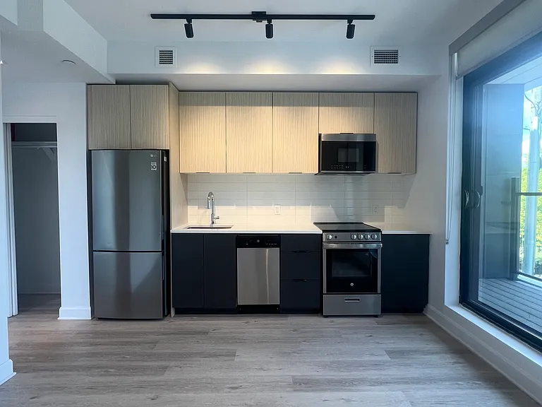 444 Bronson Ave #LL01 — Photo 10