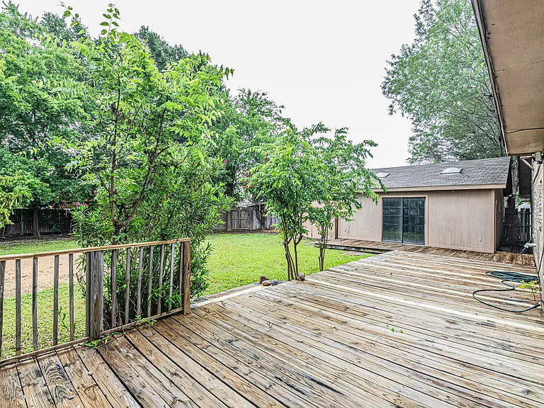 5203 Sutton Ct — Photo 38