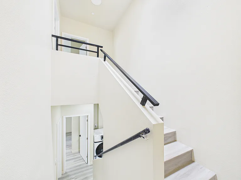 8457 N Langdon Ave — Photo 17