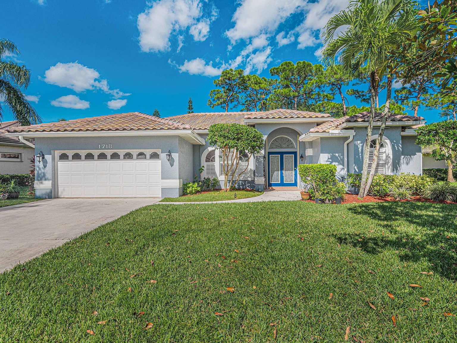 1718 SW Mockingbird Dr