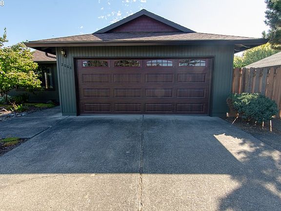 4th image of 2068 SE 55th Ave