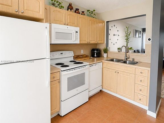 5th image of 7830 NW 6th St APT 103