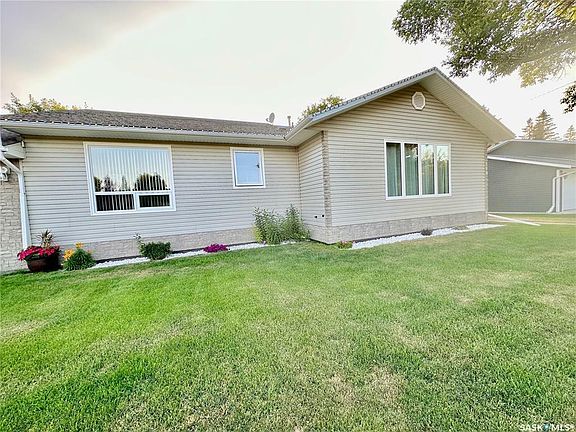 2nd image of 260 2nd Ave E
