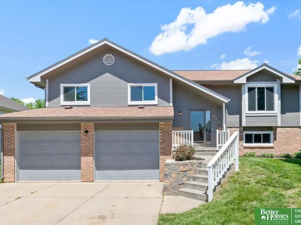 910 Shenandoah Dr, Papillion, NE 68046