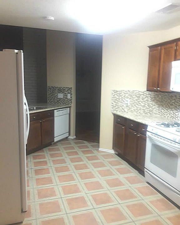 1st image of 2033 Hickory Glen Dr