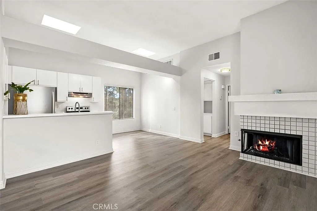 2 bed, 915 sqft, $2,950 — Photo 1