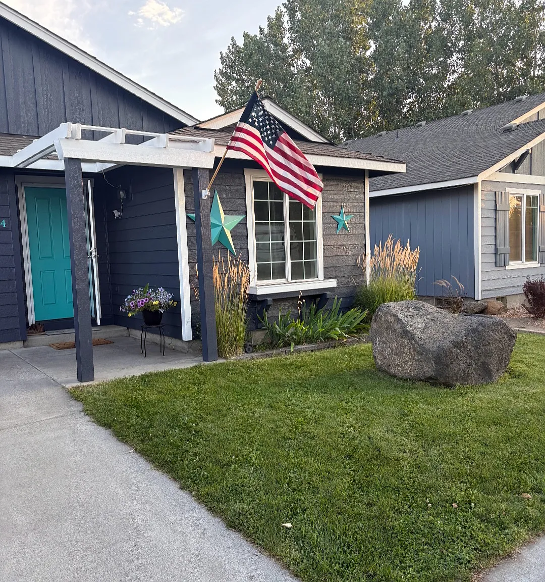 SW Cascade Ave, Redmond — Photo 1