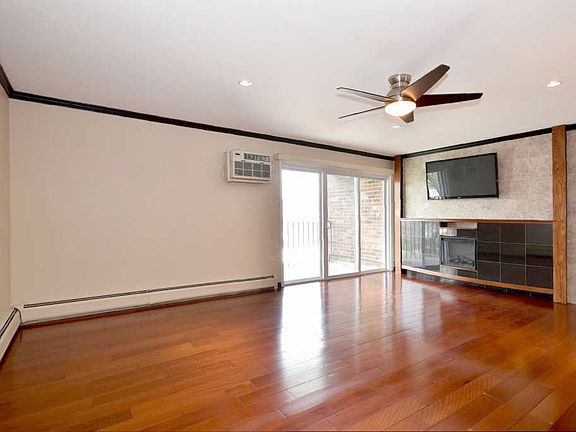 2nd image of 1053 W Ogden Ave APT 336