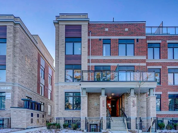 58 Elizabeth St S #2108, Richmond Hill, ON L4C 5W2