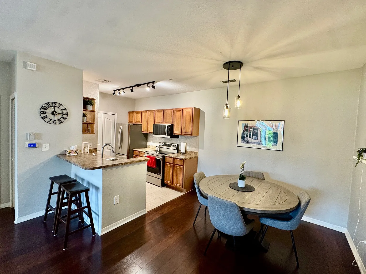1 bed, 742 sqft, $2,000 — Photo 1