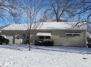 213 Sunset Dr, New London, IA 52645