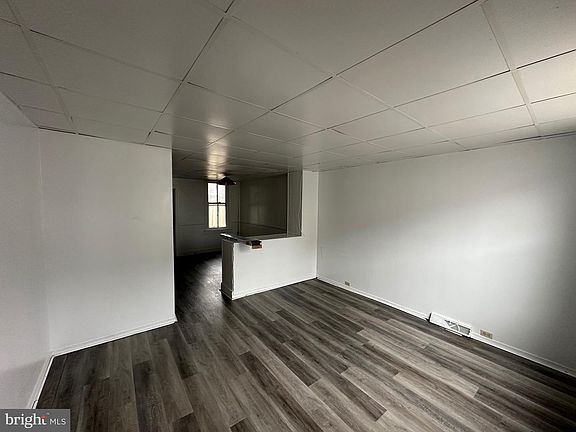 3rd image of 209 Park Pl
