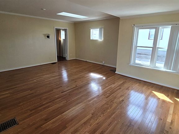 3rd image of 205 E Market St