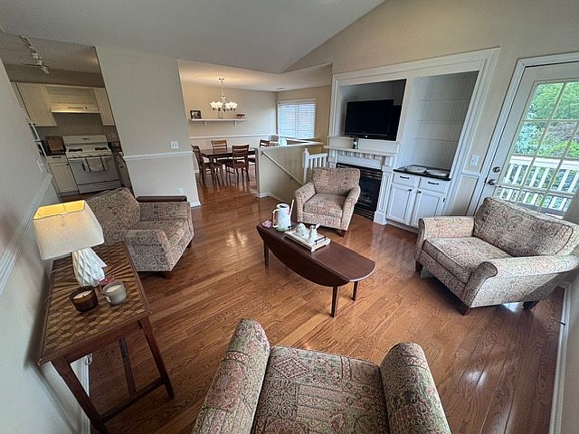 1st image of 7494 Thomas Dr
