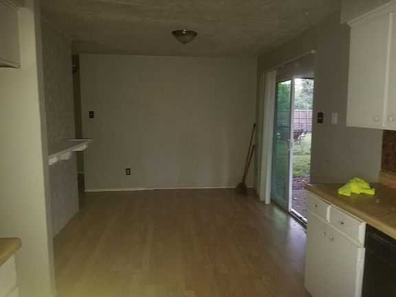 3rd image of 4222 Sweetbriar Dr